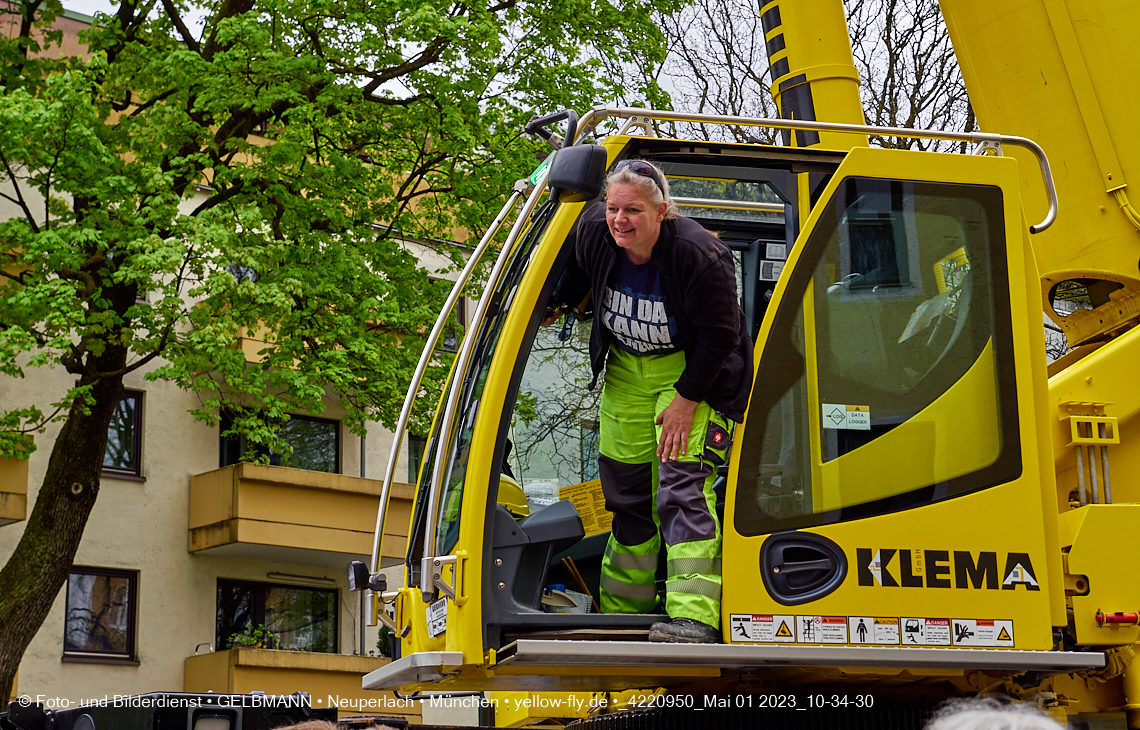 01.05.2023 - Maibaumaufstellung in Berg am Laim